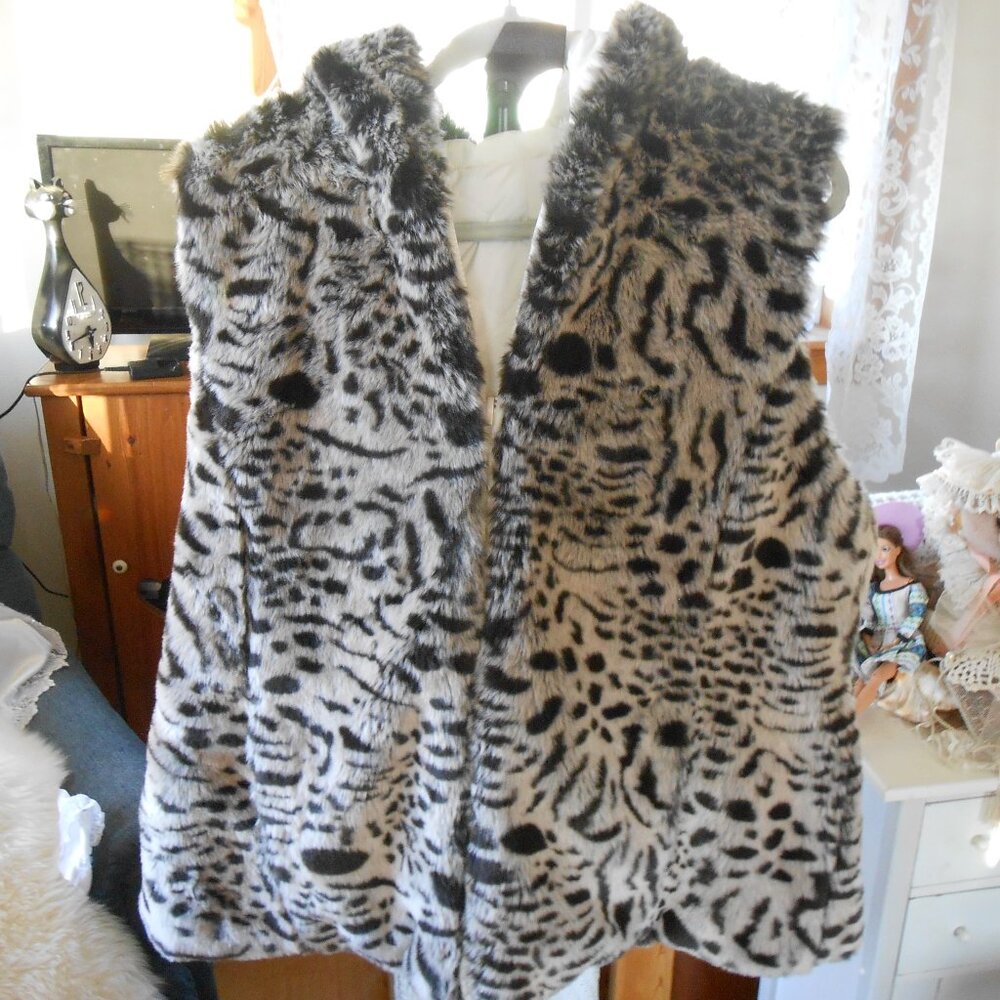 Kristen Blake Black and Gray Animal Print Vest